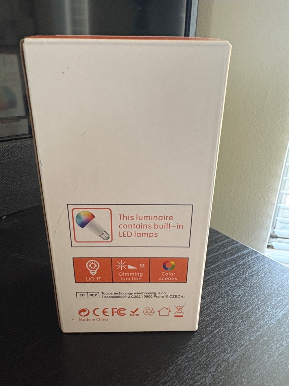 Remote RGBW LED Bulb - White/Multicolor. With remote - Picture 3 of 5